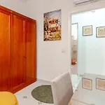 Apartment All'ombra Del Centro Storico Di