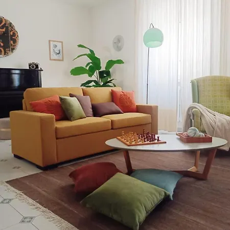 All'ombra Del Centro Storico Di