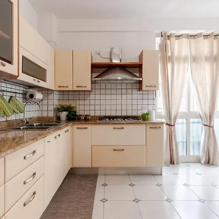 All'ombra Del Centro Storico Di Apartmán