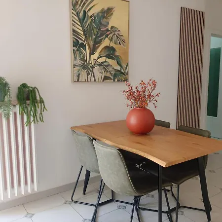 All'ombra Del Centro Storico Di