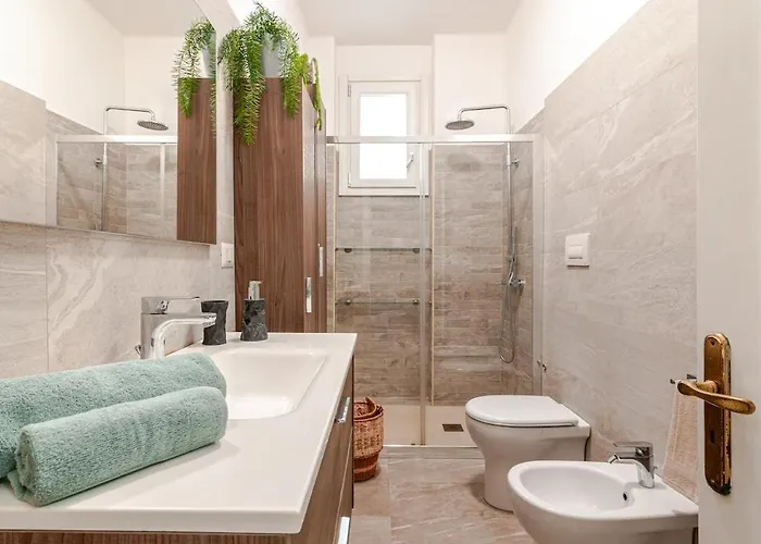 All'ombra Del Centro Storico Di