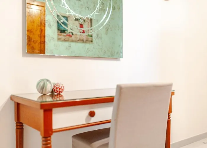 All'ombra Del Centro Storico Di *