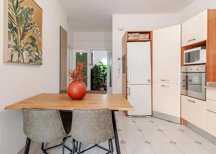 All'ombra Del Centro Storico Di *