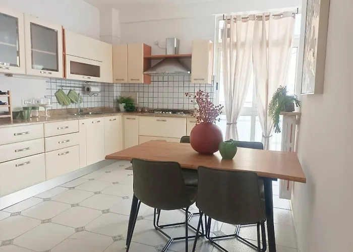 All'ombra Del Centro Storico Di *