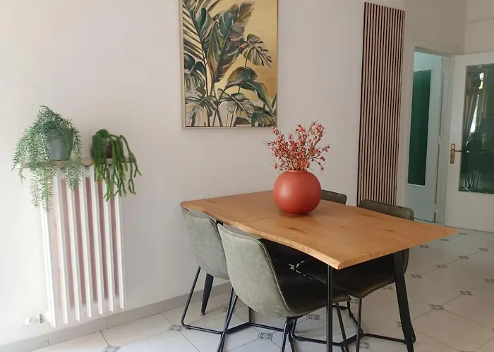 All'ombra Del Centro Storico Di